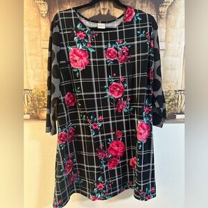 ⚫️Plaid Tunic with Pink Floral Print⚫️